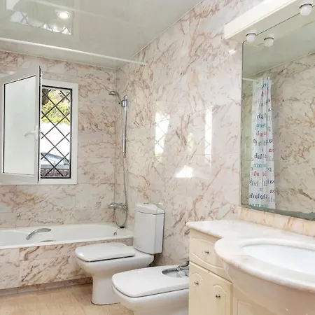 Hauzify I Casa Suredes Holiday home *
