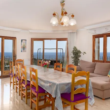 Hauzify I Casa Les Suredes Сasa de vacaciones *
